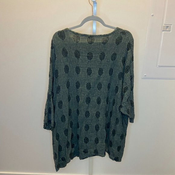 Linen Oversized Blouse - Circle Details and Pockets - Picture 2 of 3